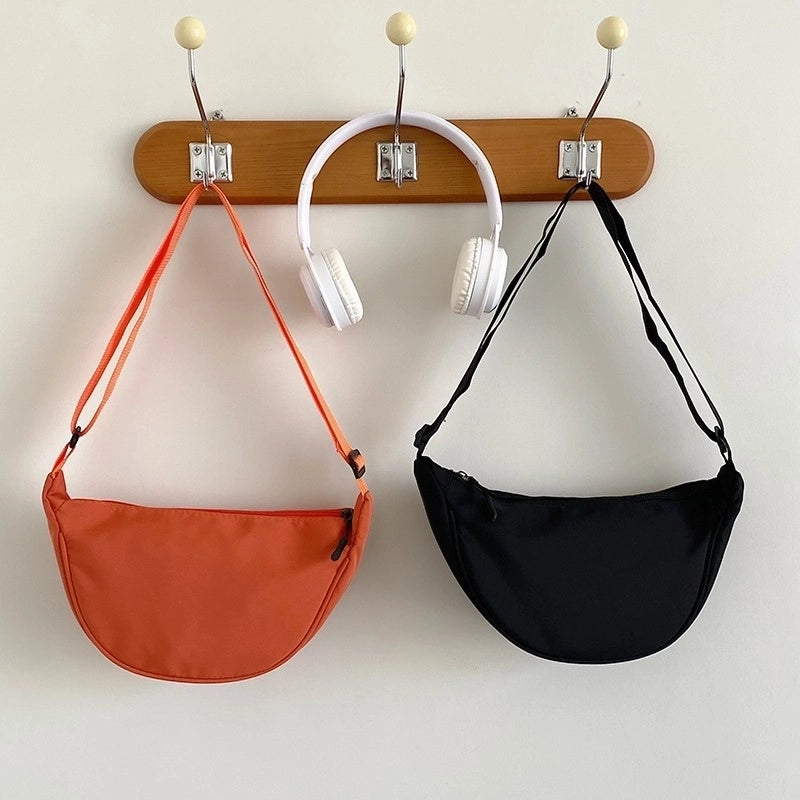 Women's Medium Knitted Fabric Solid Color Basic Classic Style Zipper Crossbody Bag