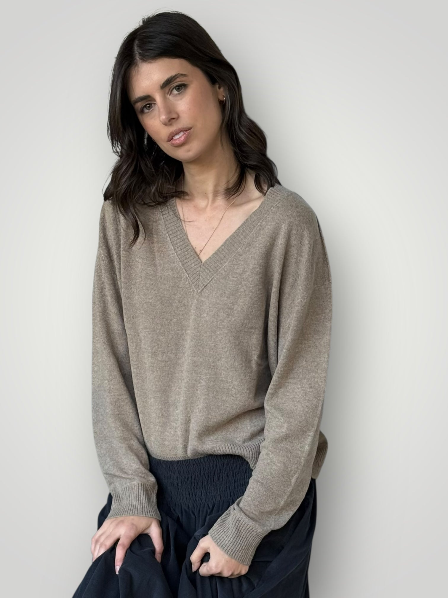 mavis v neck knit- wheat cashmere