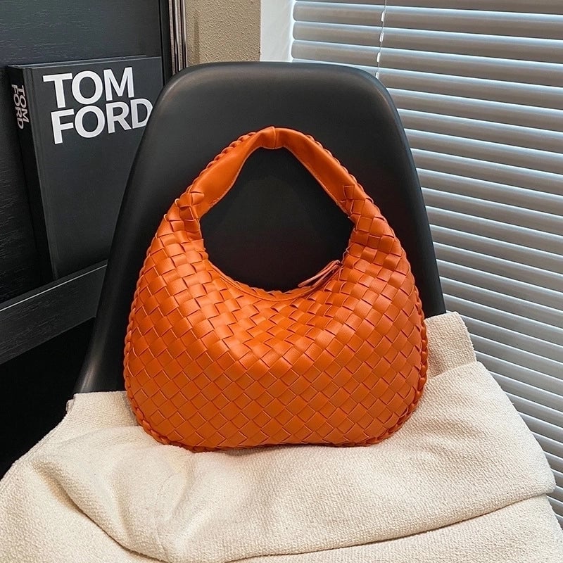 Women's Medium Pu Leather Solid Color Streetwear Pillow Shape Zipper Handbag