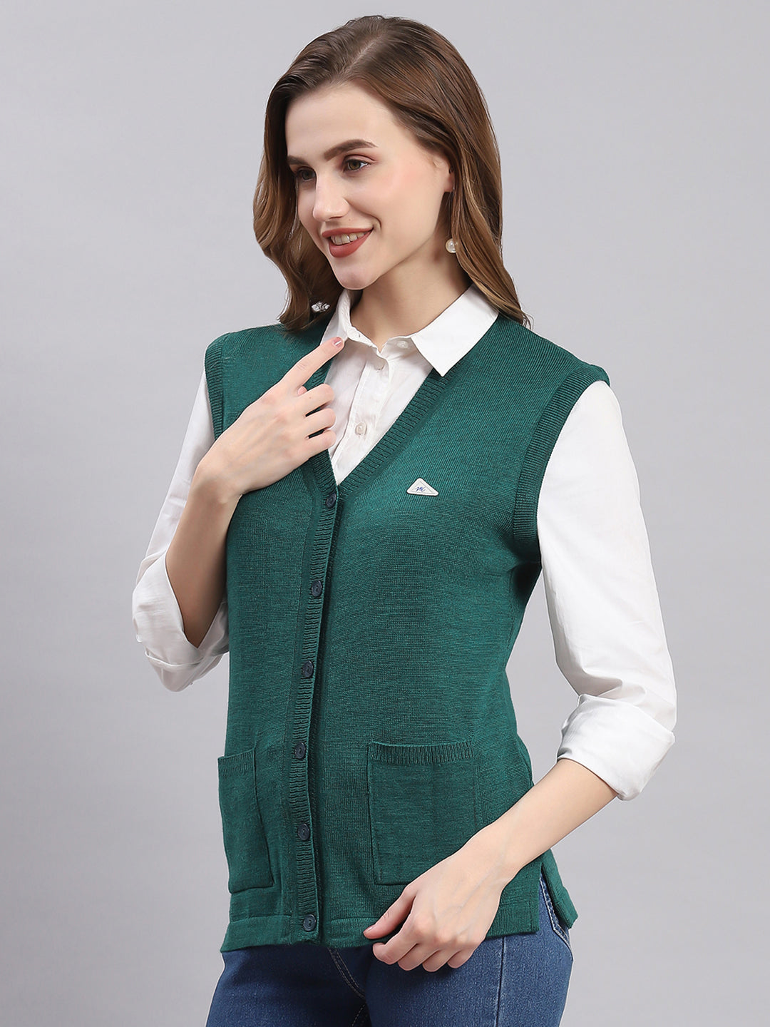 Women Green Solid V Neck Sleeveless Cardigans