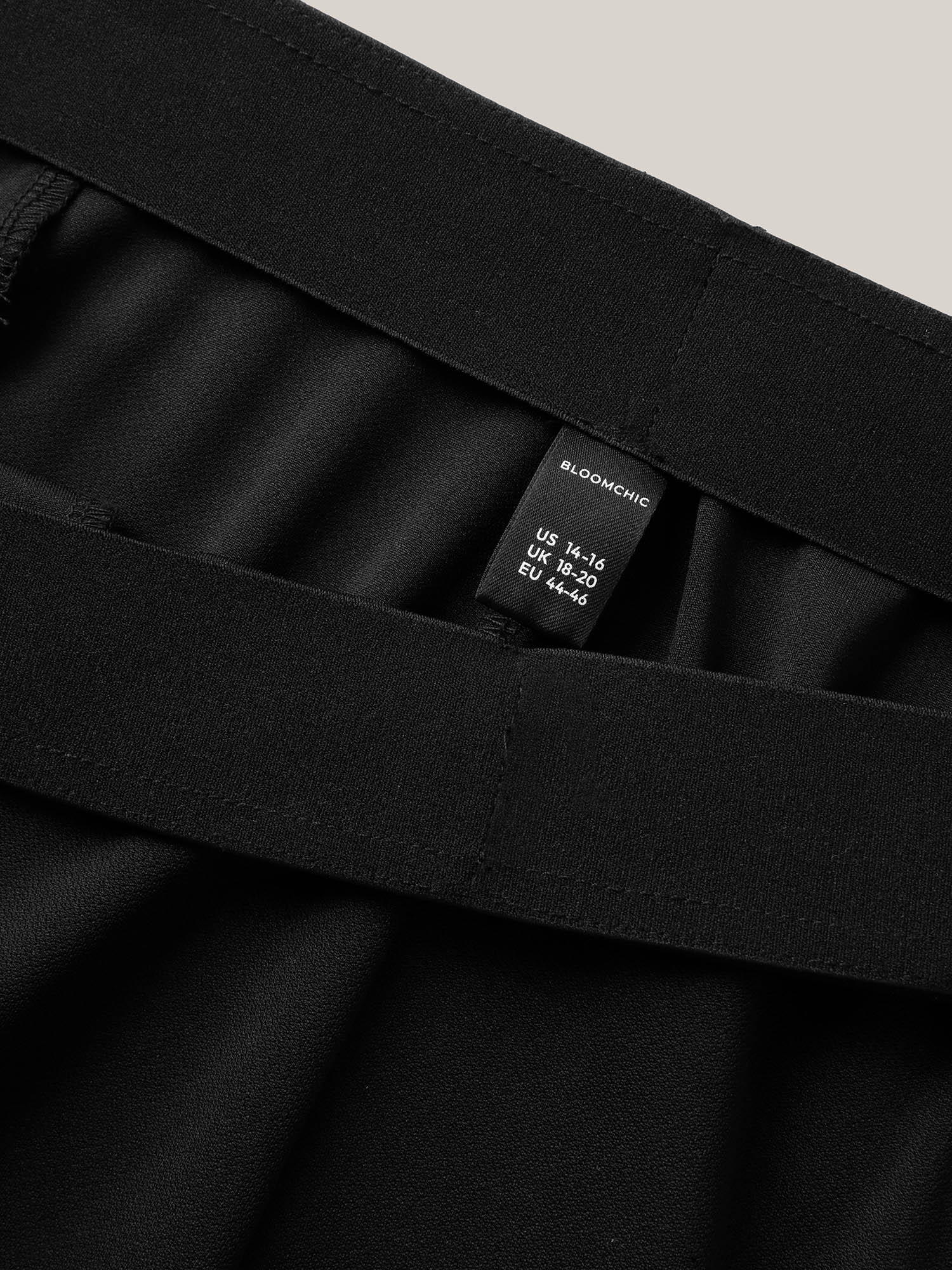 No-Gap Waist Button Detail Straight-Leg Shorts