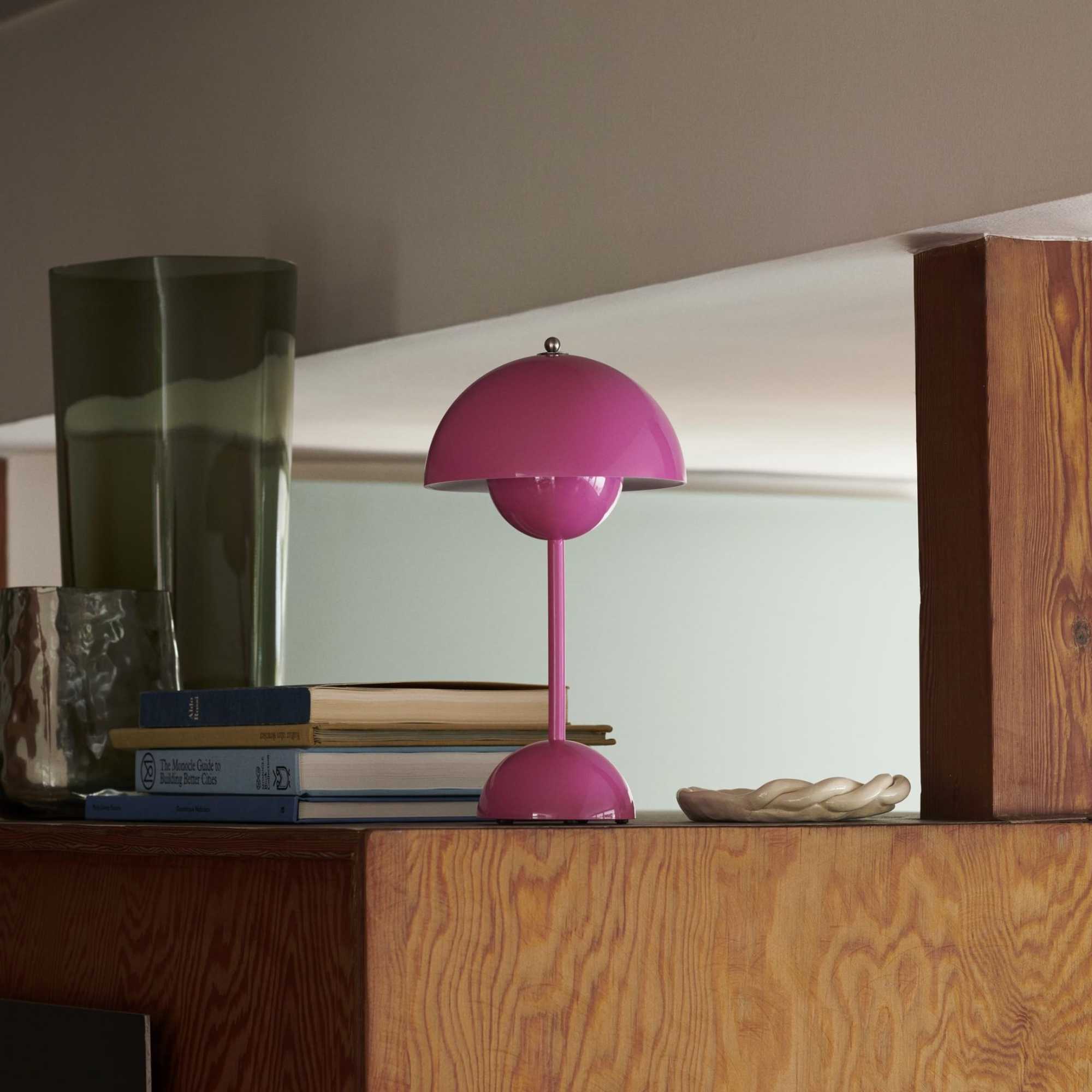 Flowerpot VP9 portable table lamp. Tangy Pink