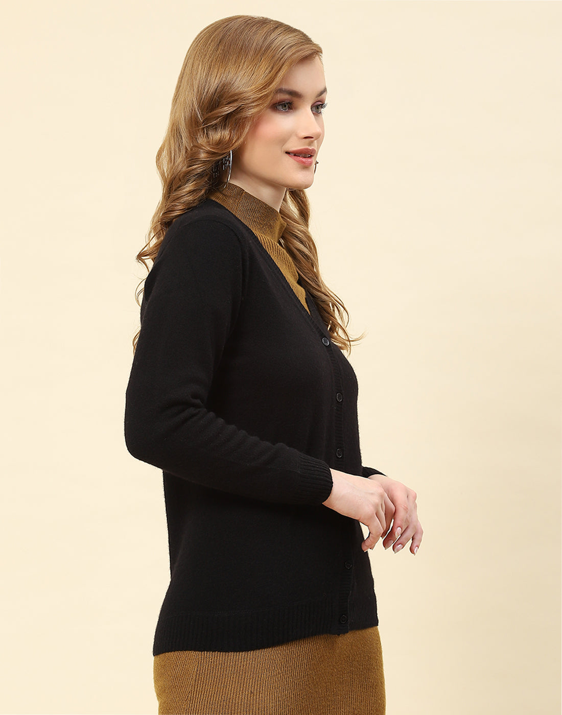 Women Black Solid V Neck Full Sleeve Cardigan