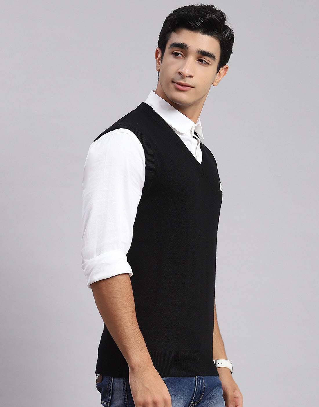 Men Black Solid V Neck Sleeveless Sweater