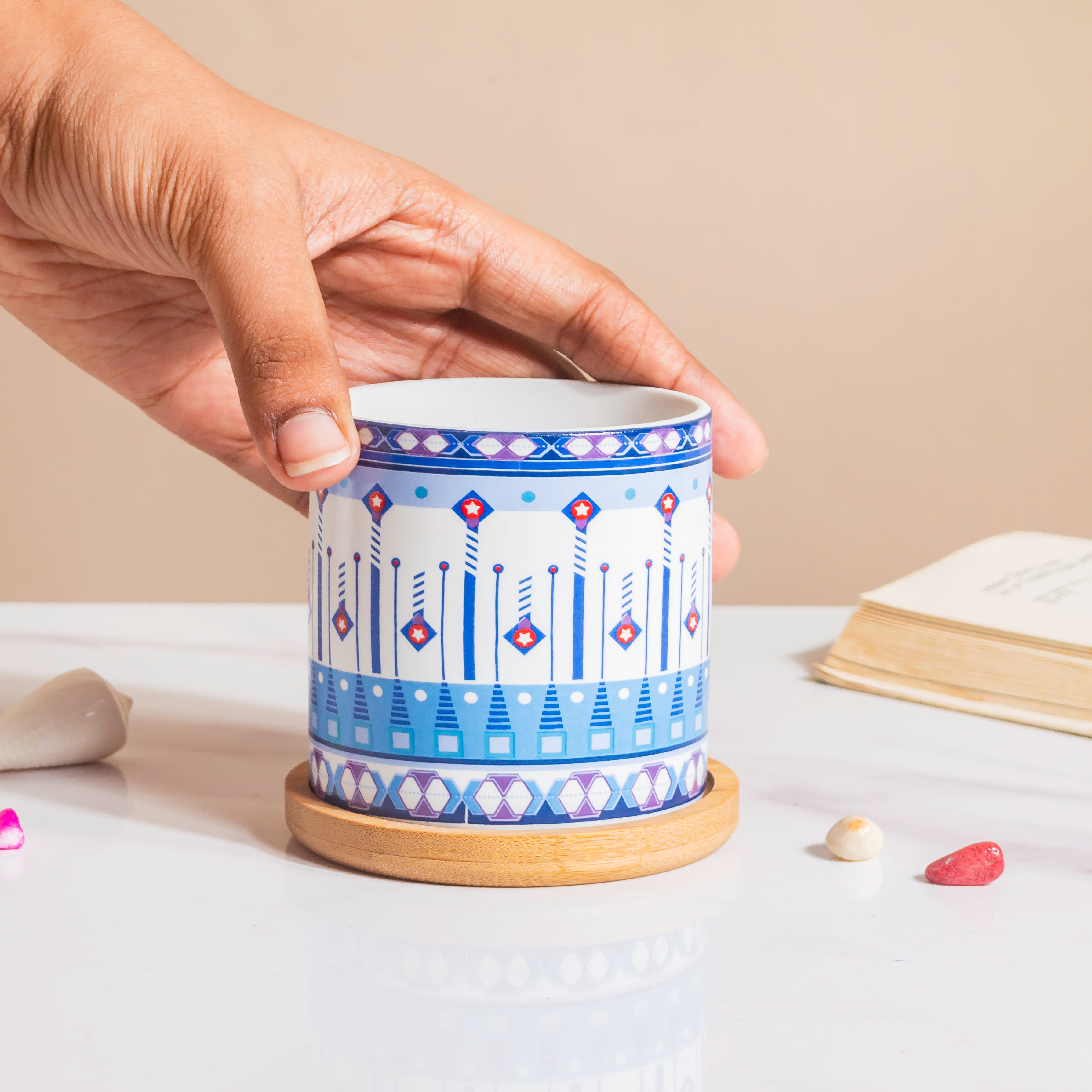 Noor Art Blue And White Planter And Wooden Coaster