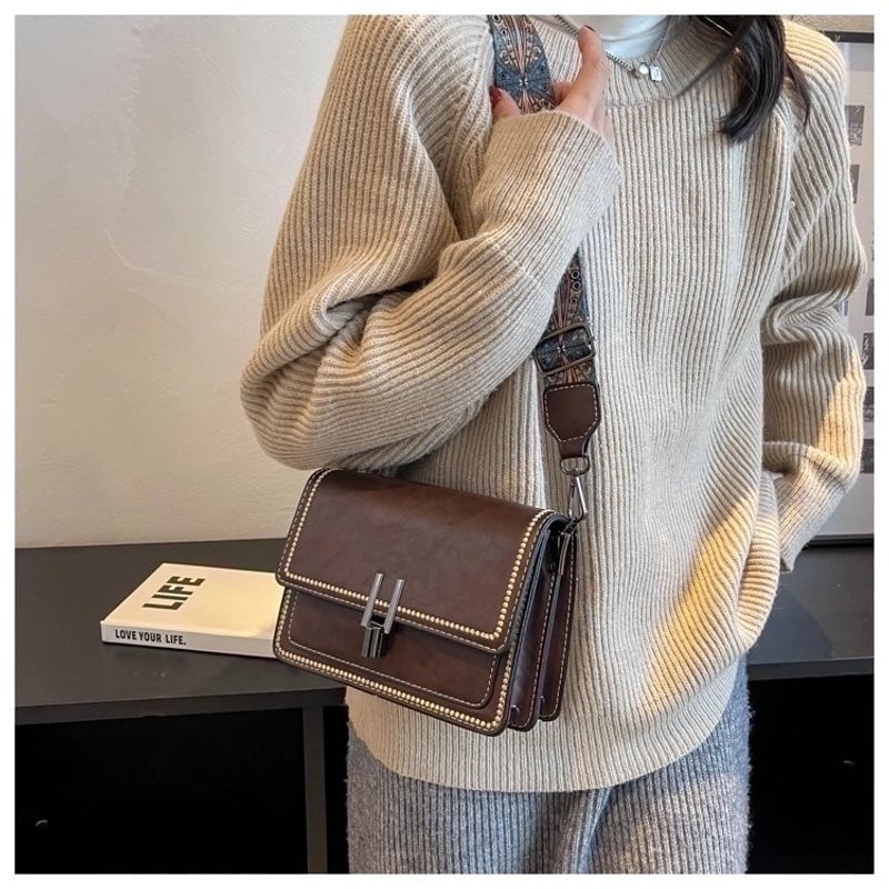 Women's Pu Leather Solid Color Fashion Square Lock Clasp Crossbody Bag
