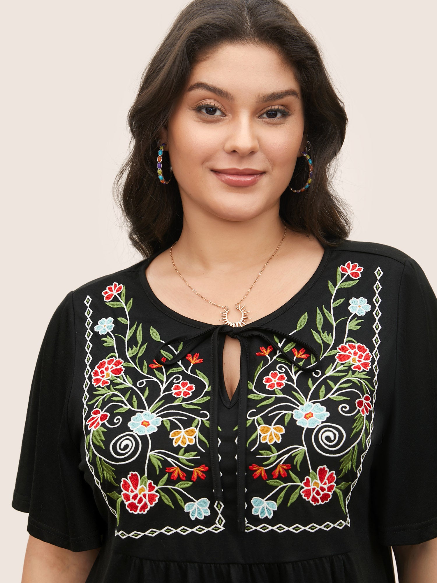 Floral Embroidered Tie Knot Gathered T-shirt