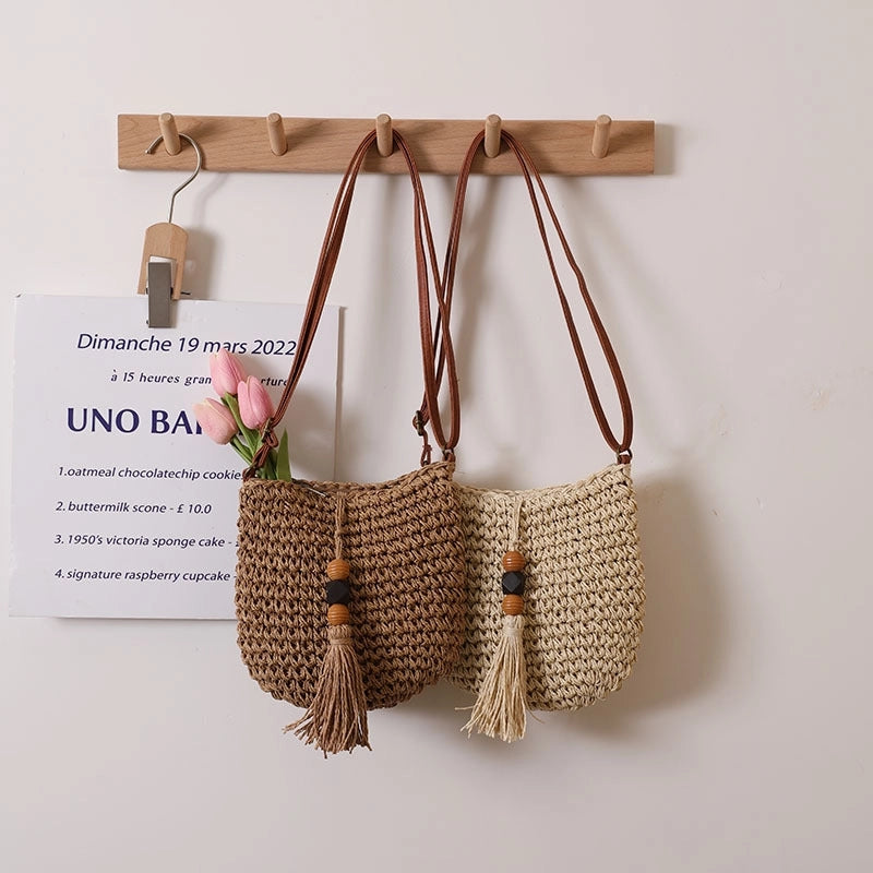 Women's Medium Straw Solid Color Vacation Beach Tassel Weave Zipper Straw Bag