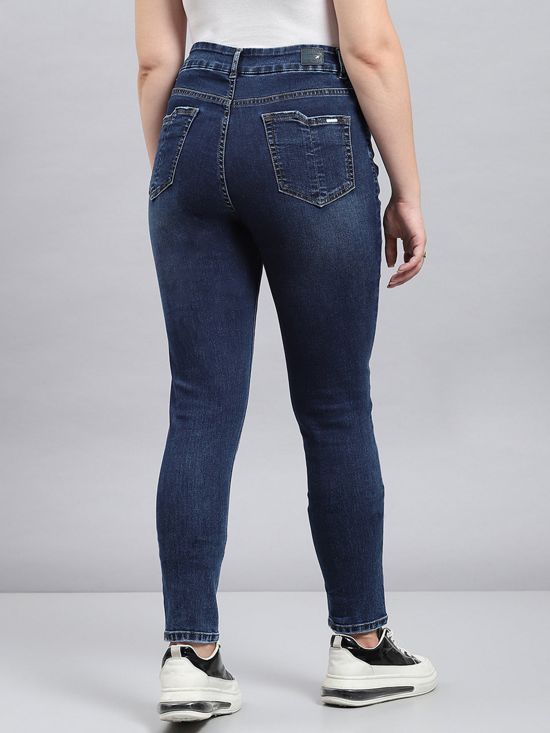 Women Blue Solid Slim Fit Denims