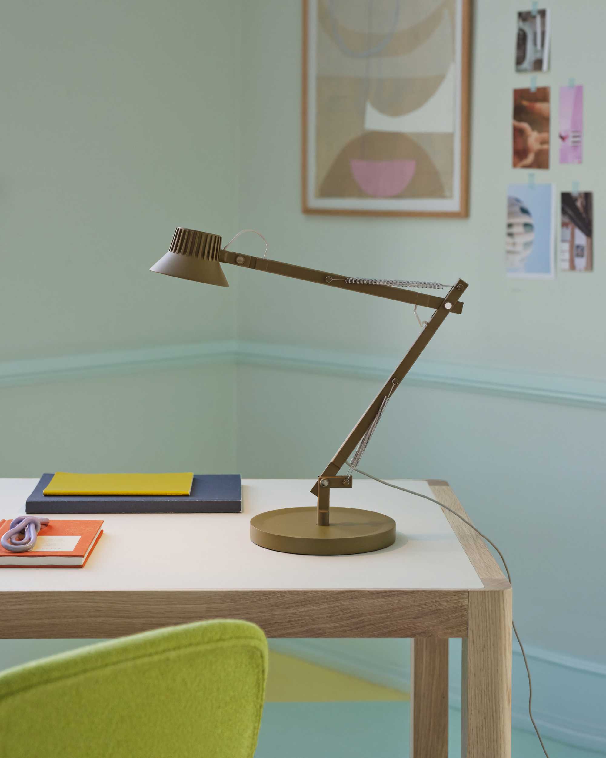 Muuto Dedicate Table Lamp S2 . Black