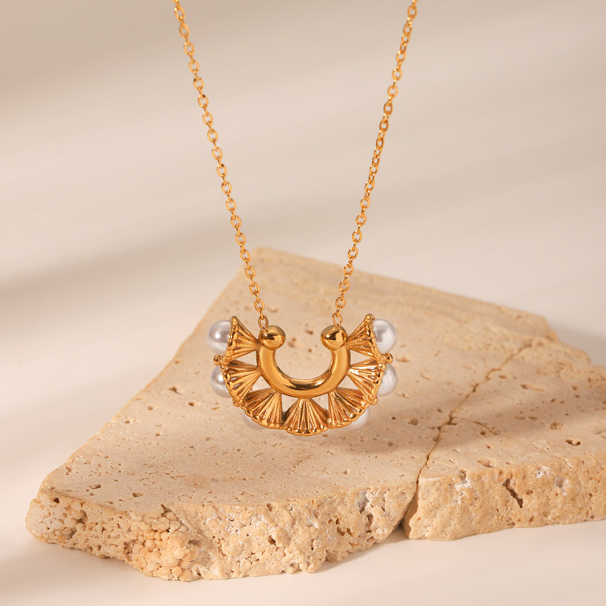 U-Shaped Stainless Steel Trumpet Flower Inlaid Pearl Pendant Necklace Female Niche Design Ins Titanium Steel Clavicle Chain Necklace