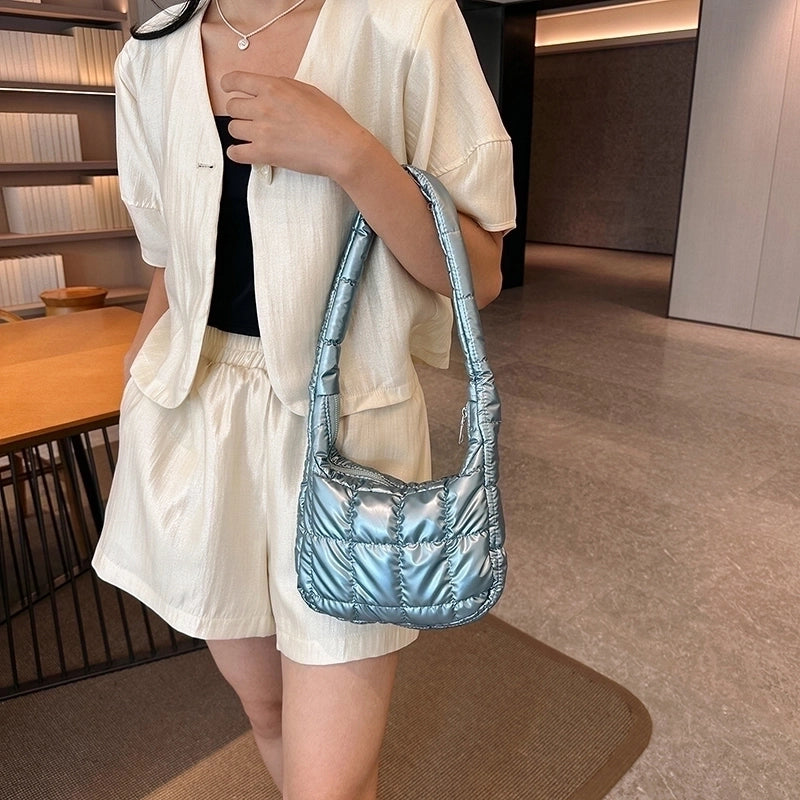 Women's Nylon Solid Color Vacation Streetwear Sewing Thread Square Zipper Shoulder Bag Underarm Bag