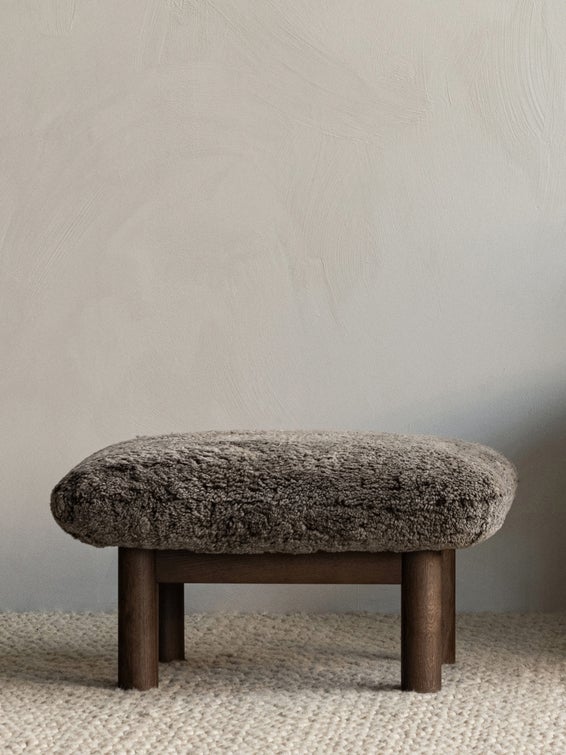 Brasilia Ottoman. Sheepskin