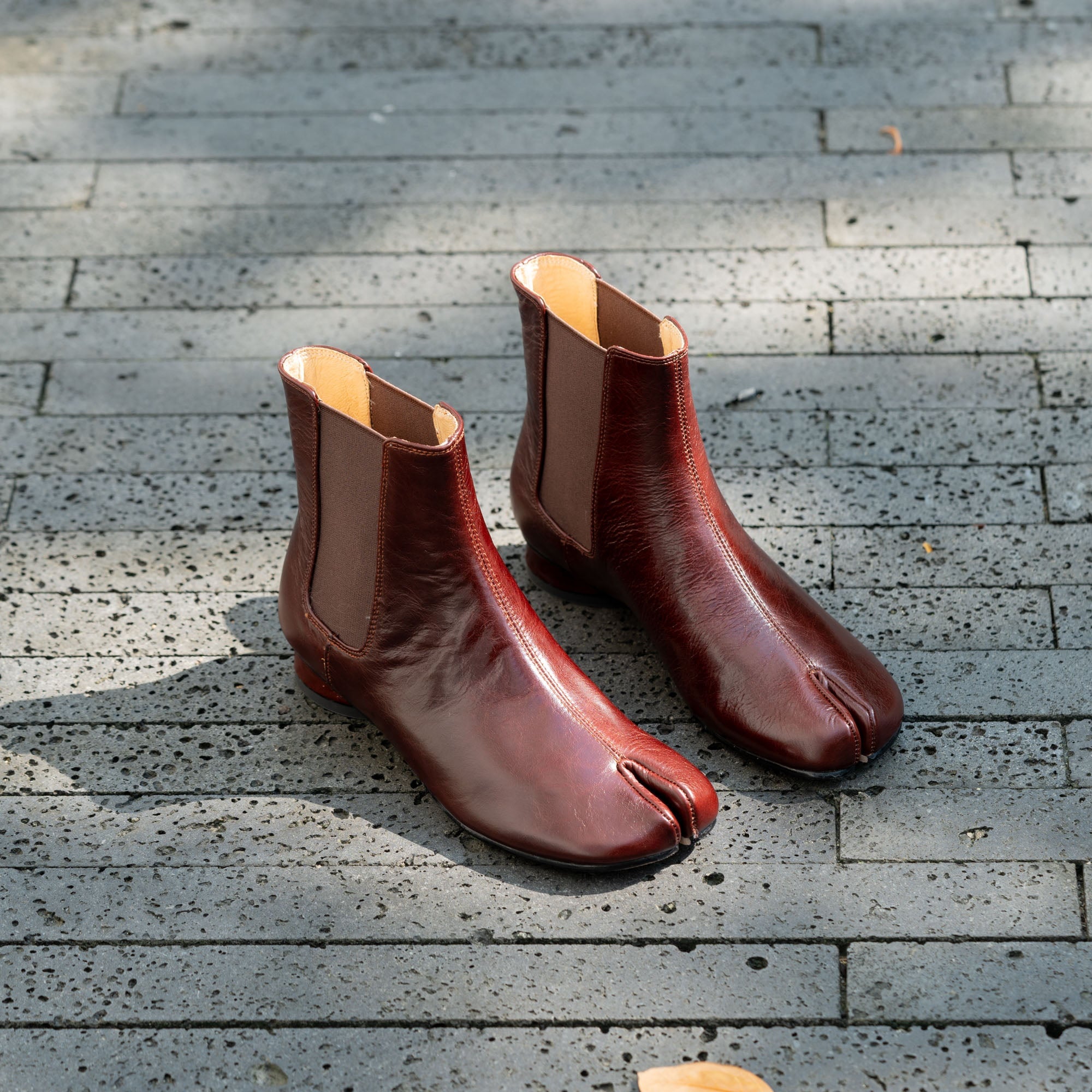 Handmade Leather Retro Split Toe Chelsea Boots For Women Ankle Boots Black/Coffee/Beige