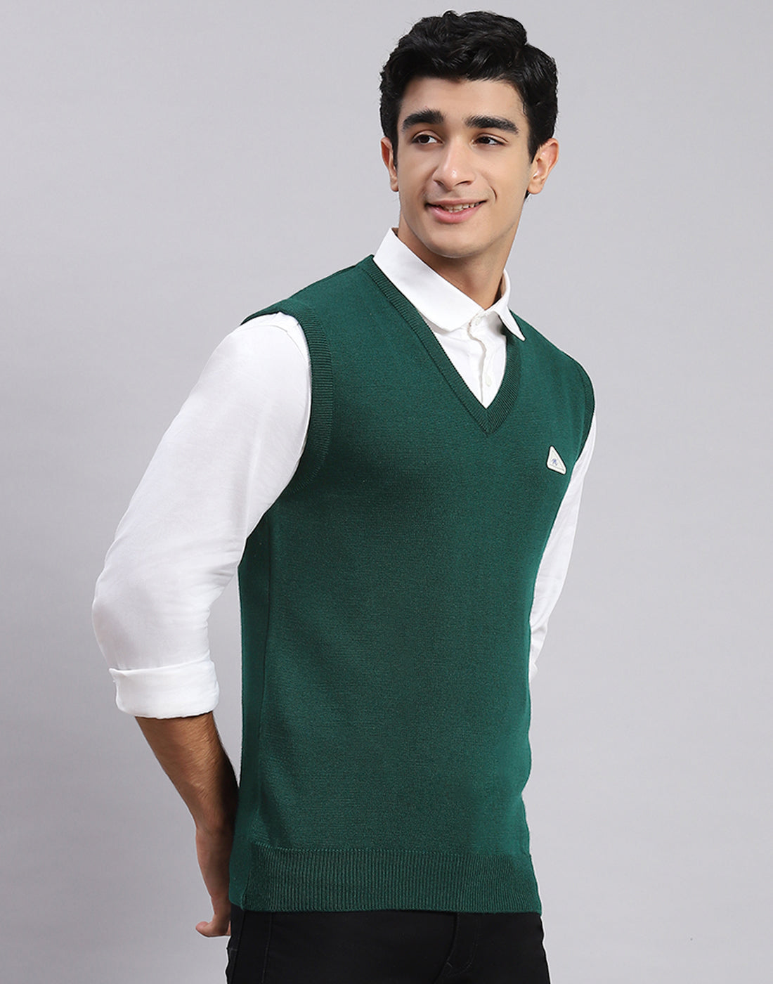 Men Green Solid V Neck Sleeveless Sweater