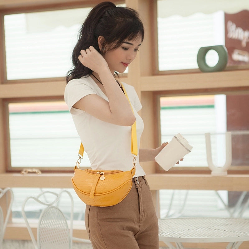 Women's Medium Pu Leather Solid Color Streetwear Dumpling Shape Zipper Crossbody Bag