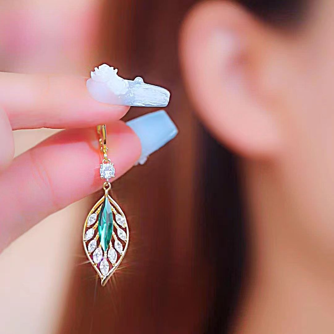 Green Gemstone Leaf Earrings (1pair)