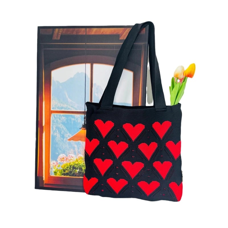 Women's Medium Polyester Heart Shape Streetwear Open Underarm Bag