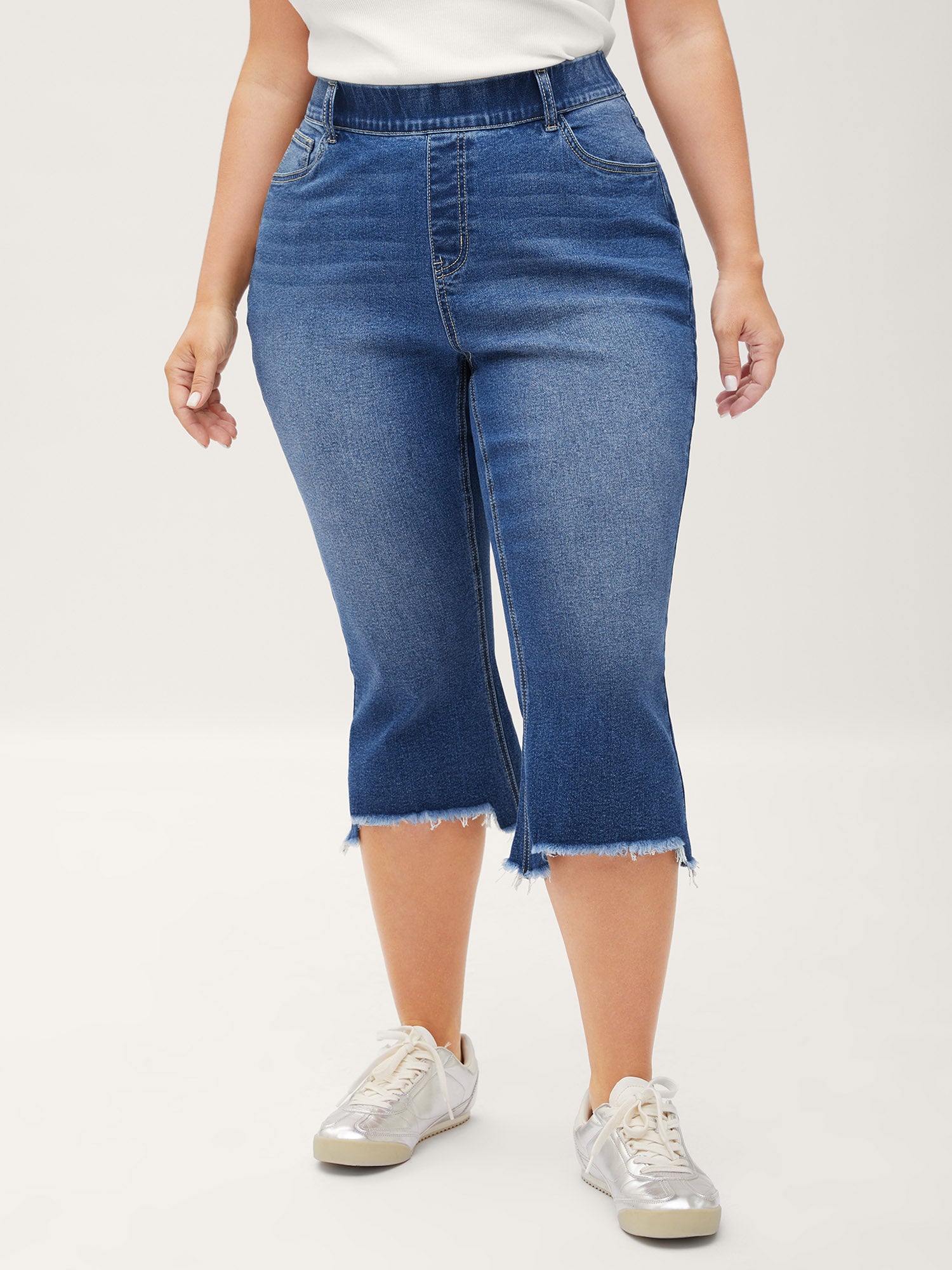 Pull-On Frayed Capri Hem Jeans