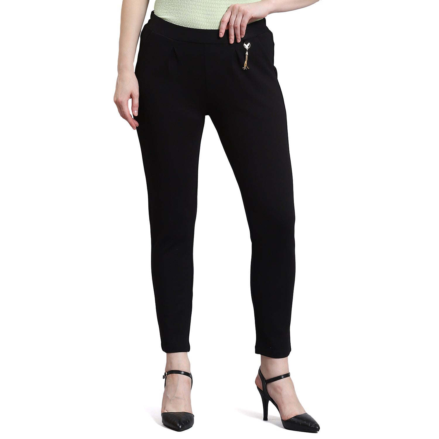 Women Black Solid Regular Fit Jegging