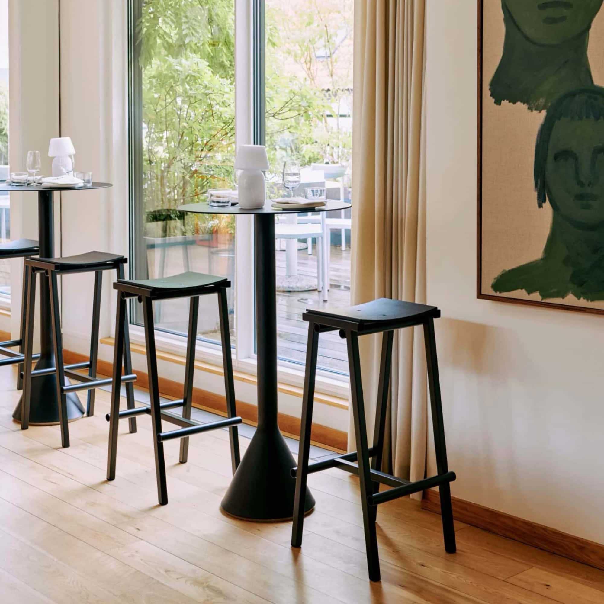 Taburete 8 Bar stool. Black