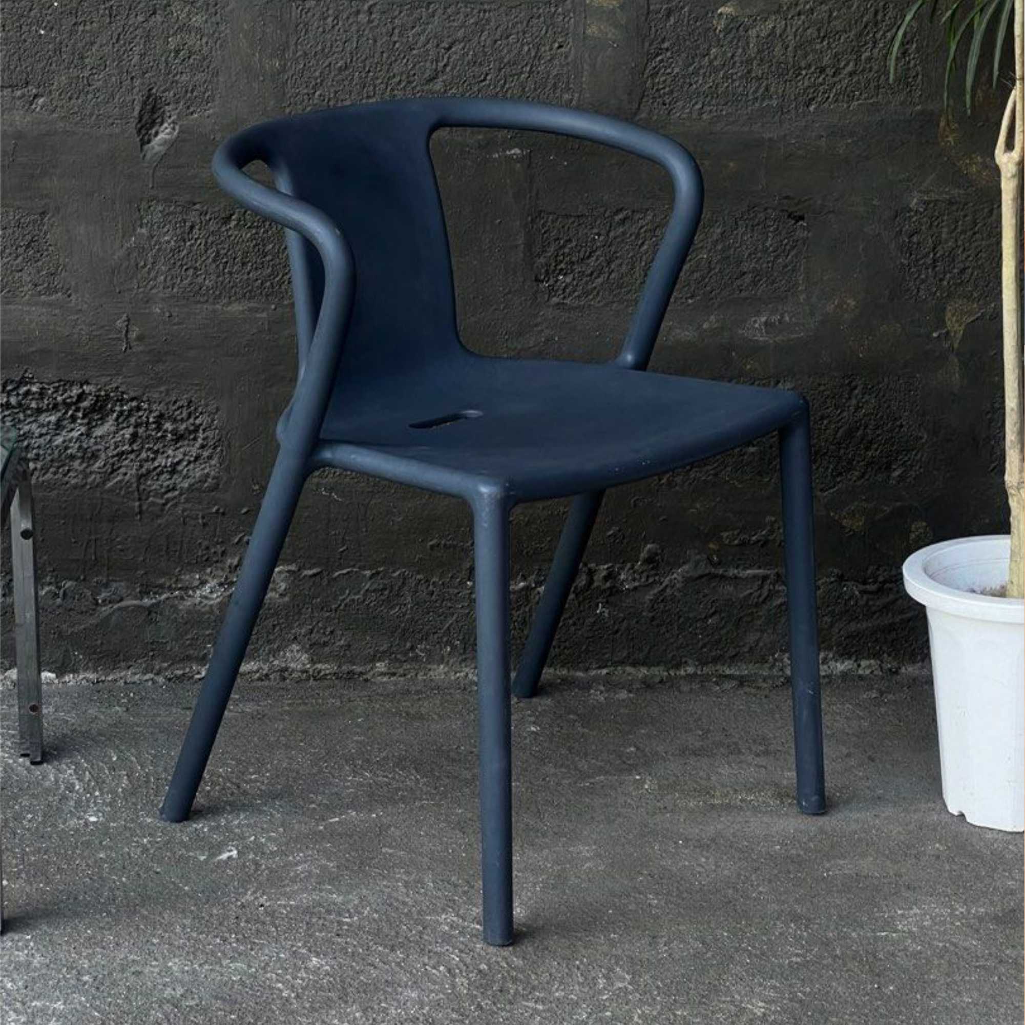 Magis Air armchair. Grey Anthracite