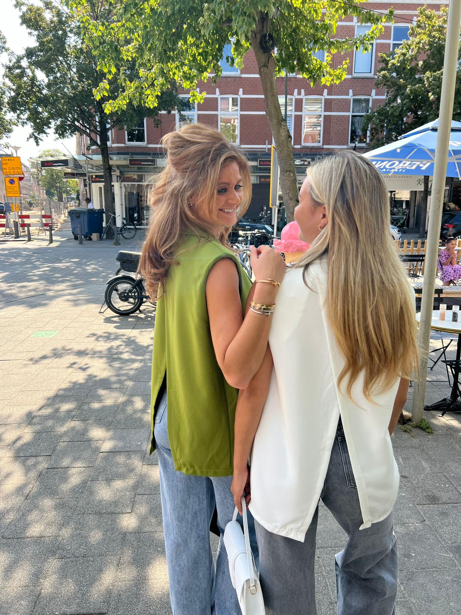 Celina gilet open back groen