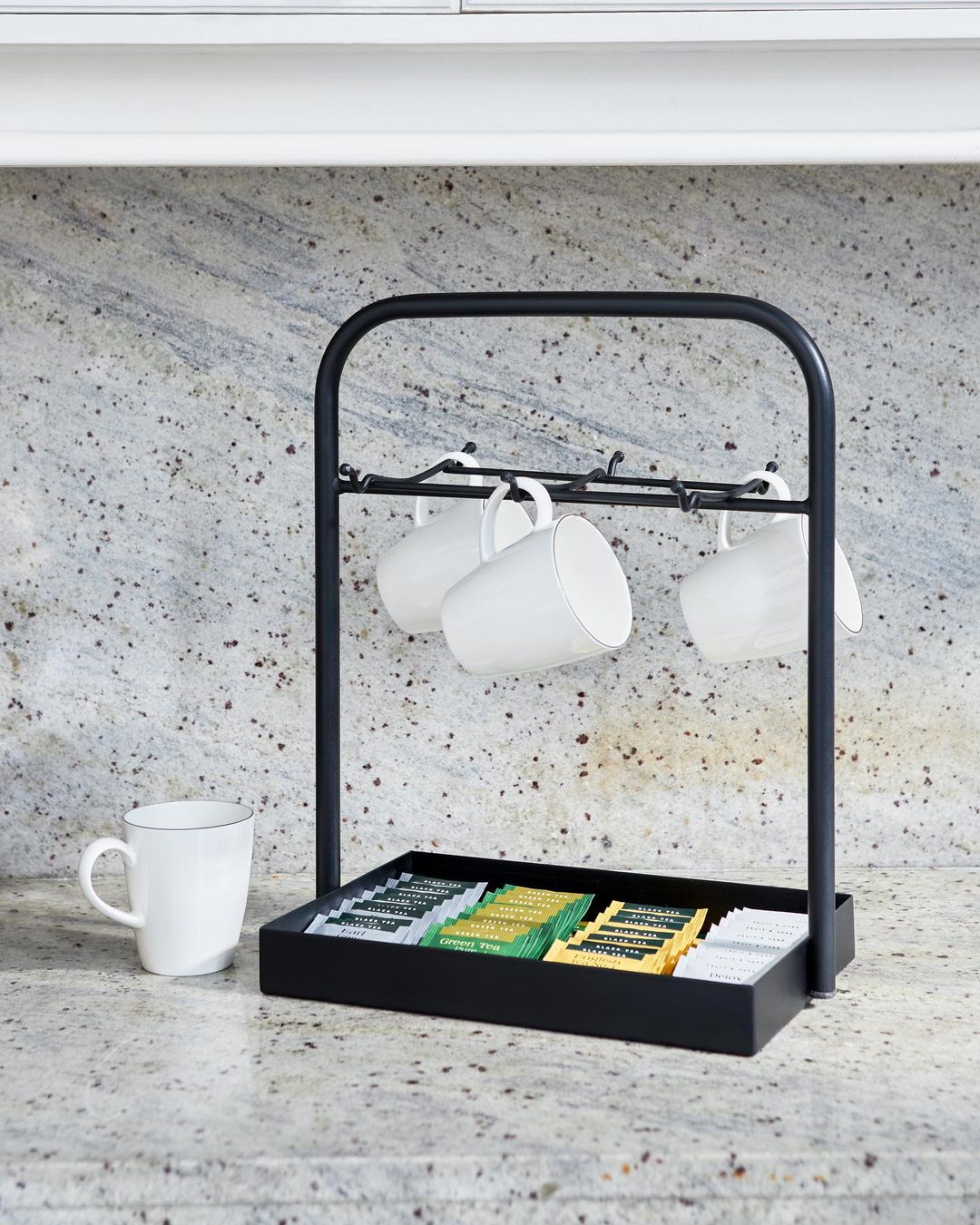 Mug holder with tray