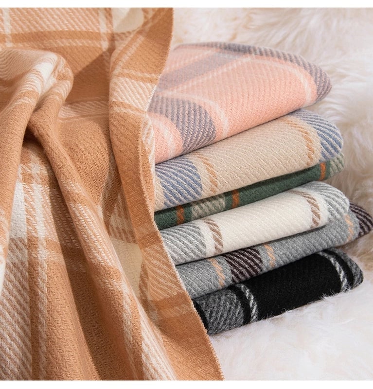 Women's Elegant Plaid Imitation Cashmere Tassel Scarf