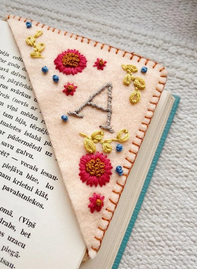 🎁Personalized Hand Embroidered Corner Bookmark