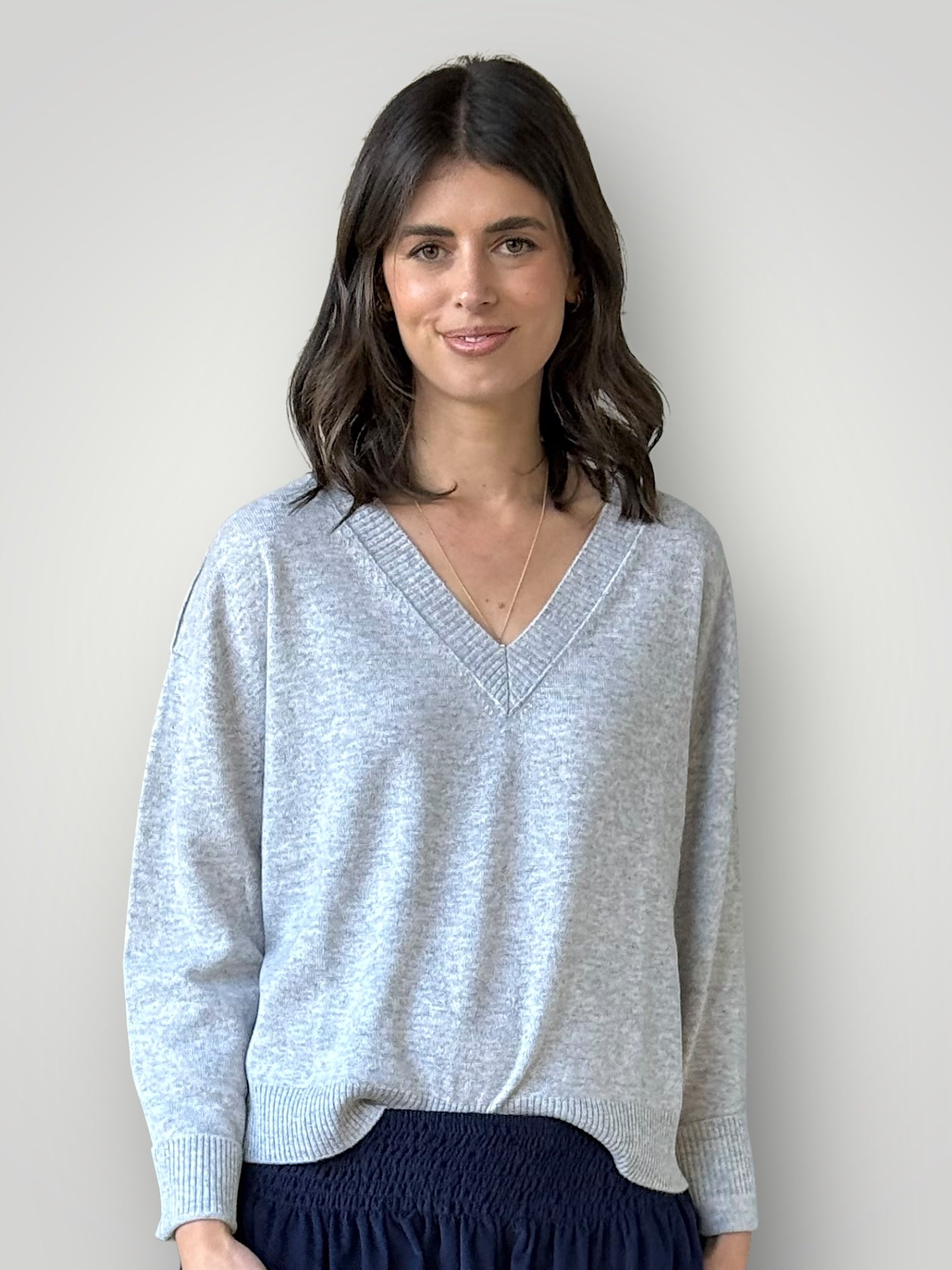 mavis  v neck knit-light grey marle cashmere