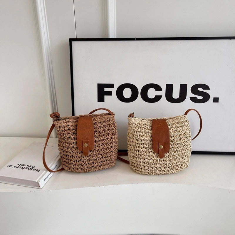 Women's Medium Straw Solid Color Vacation Beach Weave Bucket Magnetic Buckle Crossbody Bag