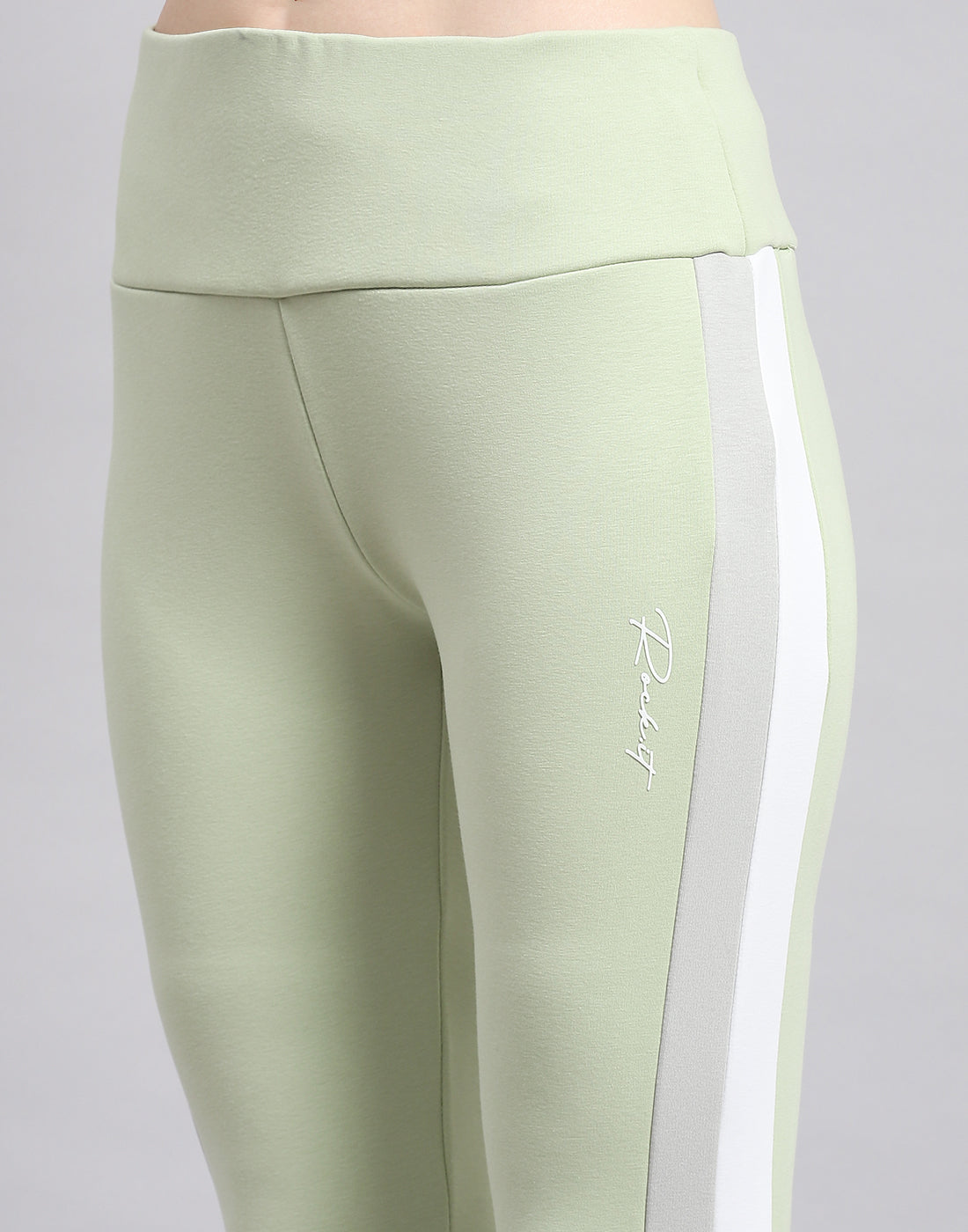 Women Green Solid Regular Fit Legging