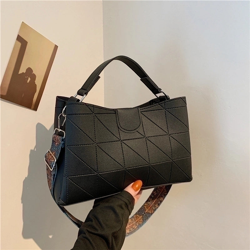 Women's Pu Leather Solid Color Classic Style Zipper Handbag
