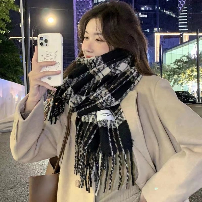 Elegant Scarf Female Niche Retro Elegant High-grade Sense Line Men And Women Couple Winter Warm Knitted Scarf