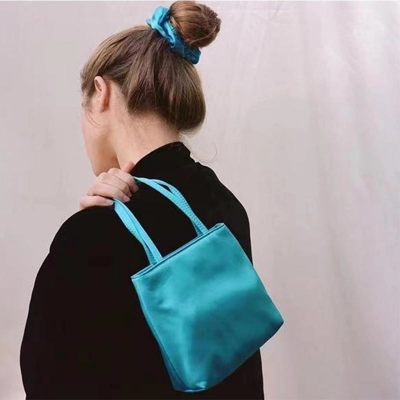 Women's Medium Satin Solid Color Elegant Magnetic Buckle Handbag
