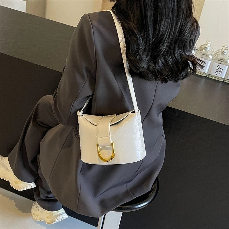 Women's Pu Leather Solid Color Classic Style Sewing Thread Magnetic Buckle Crossbody Bag