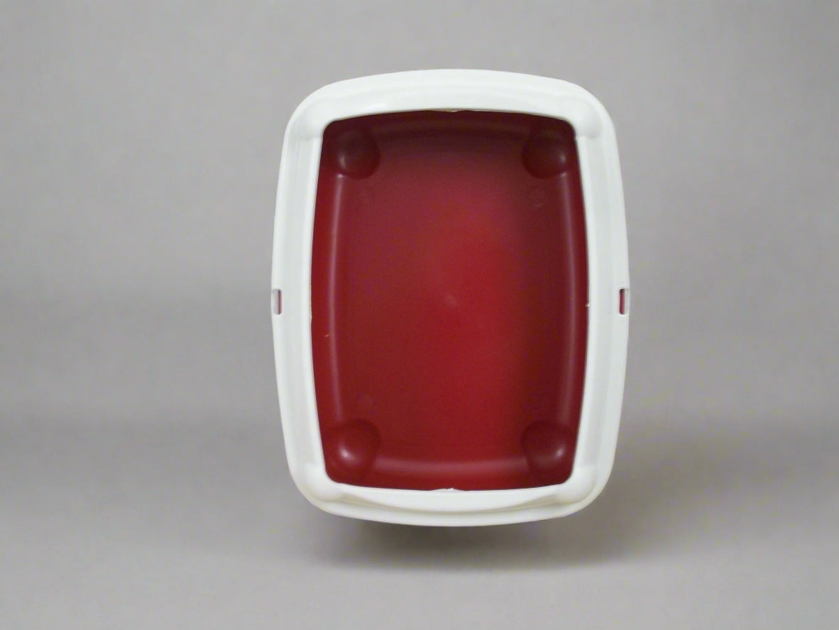 Plastic litter box