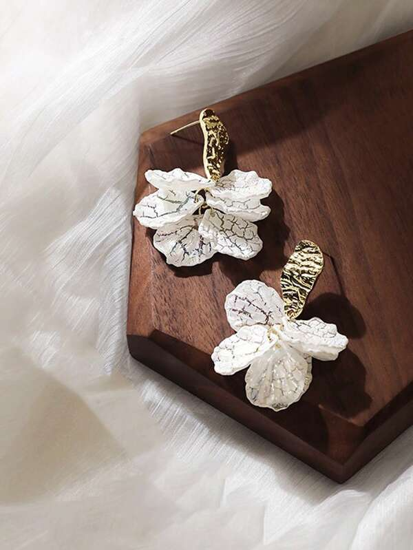 Glamorous Floral Petal Dangle Earrings