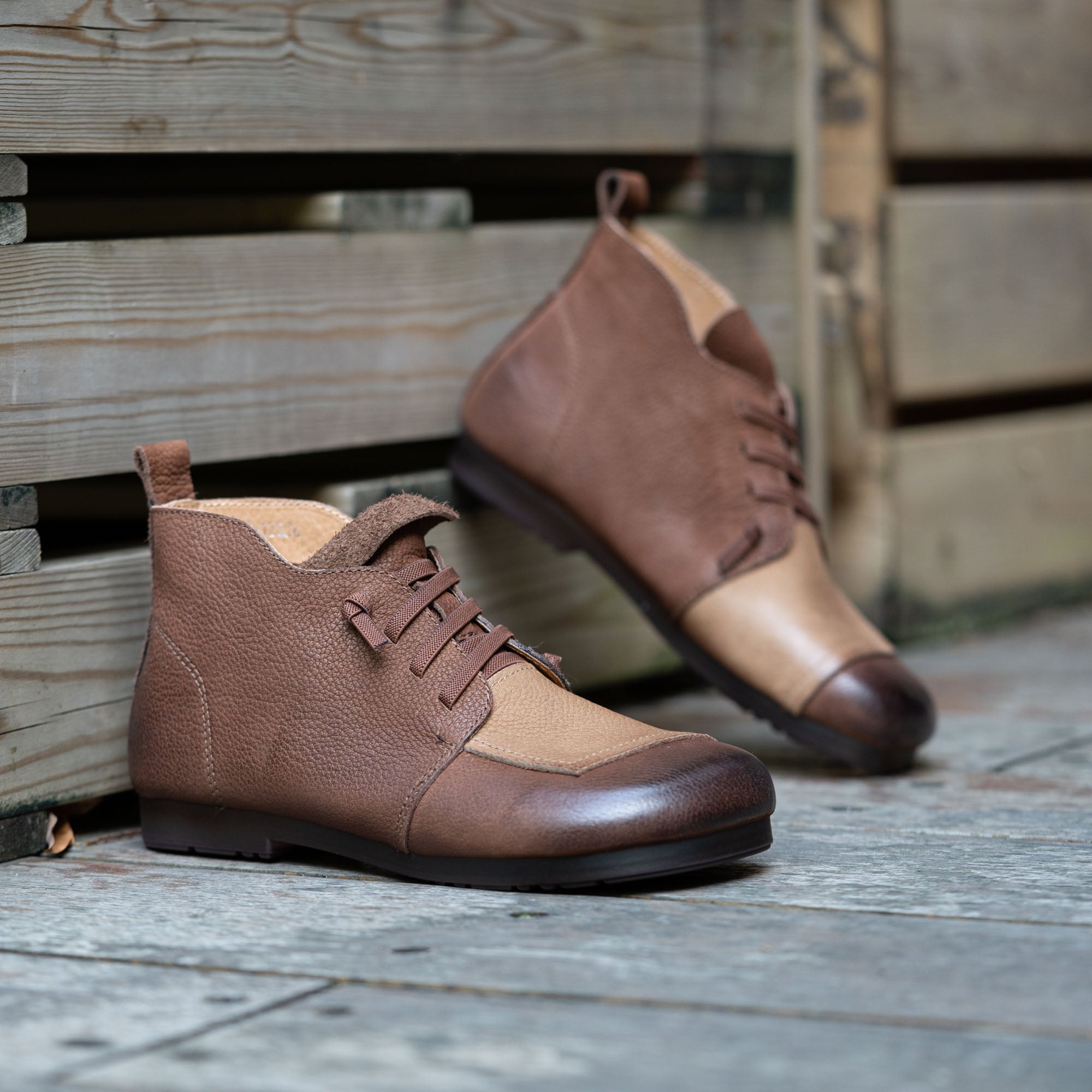 Soft Leather Lace Up Barefoot Ankle Boots For Women Round Toe Short Boots in Coffee/Grey