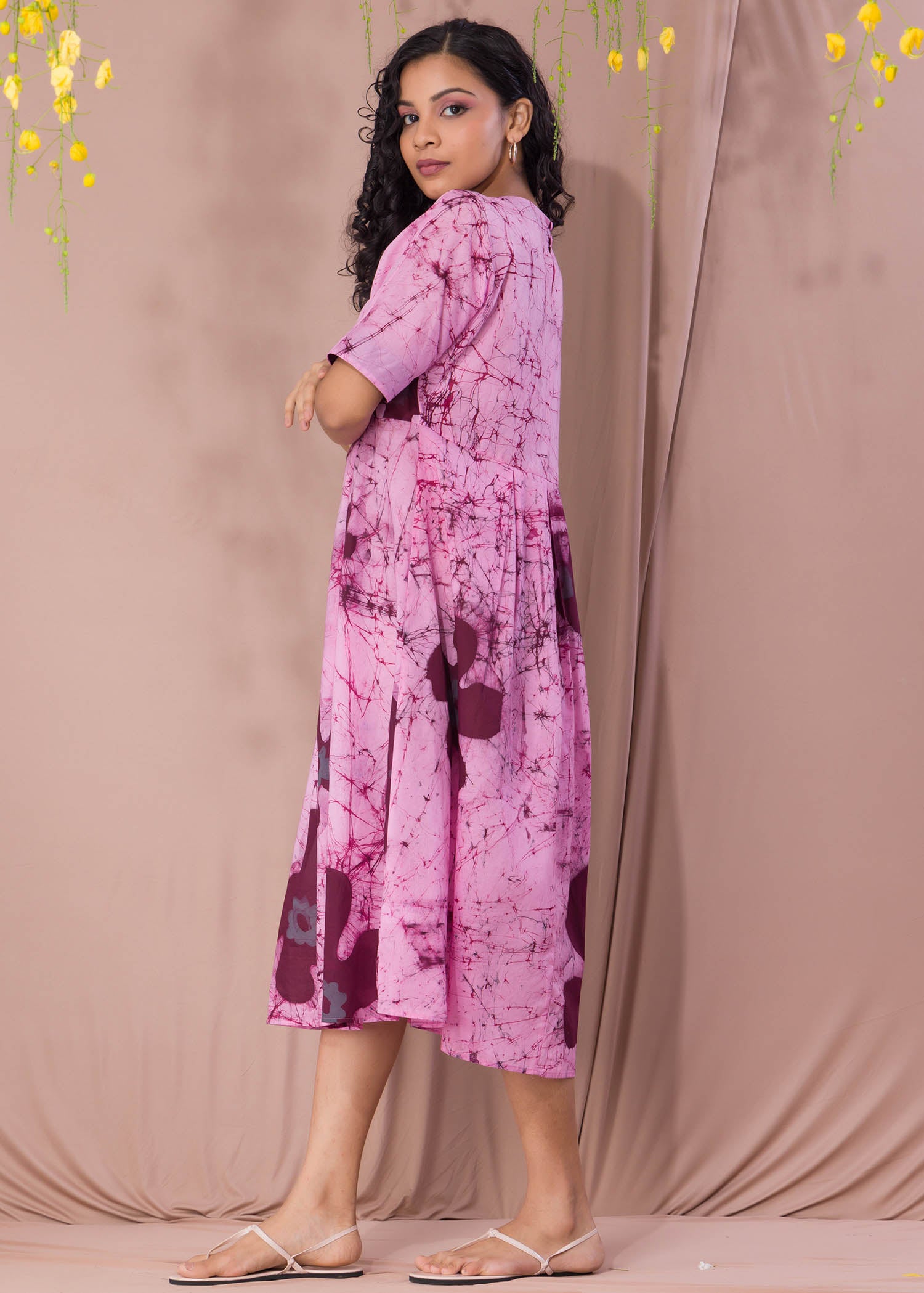 Round Neck Batik Floral Dress With Cracks