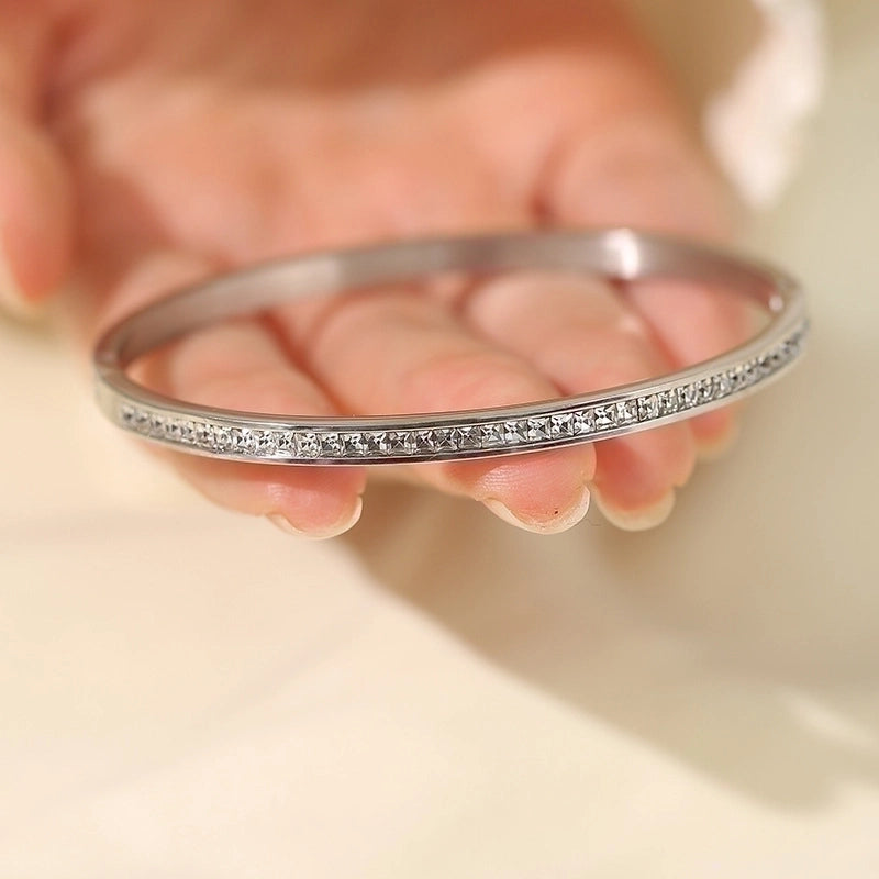 Retro Round Titanium Steel Inlay Zircon Bangle