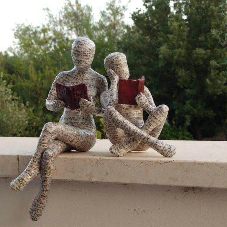 📚Nordic Modern Reading Woman Statue