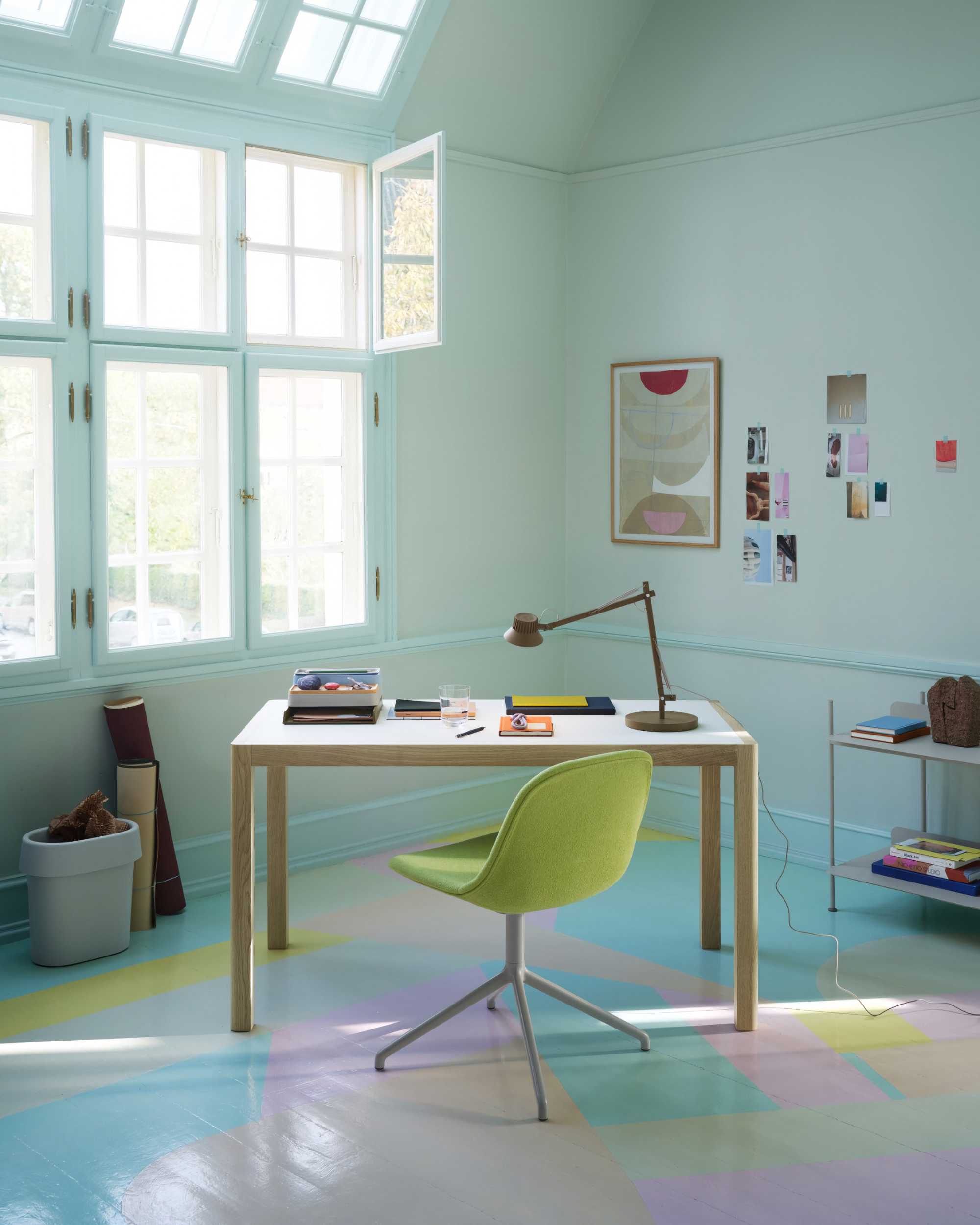 Muuto Dedicate Table Lamp S2 . Brown Green