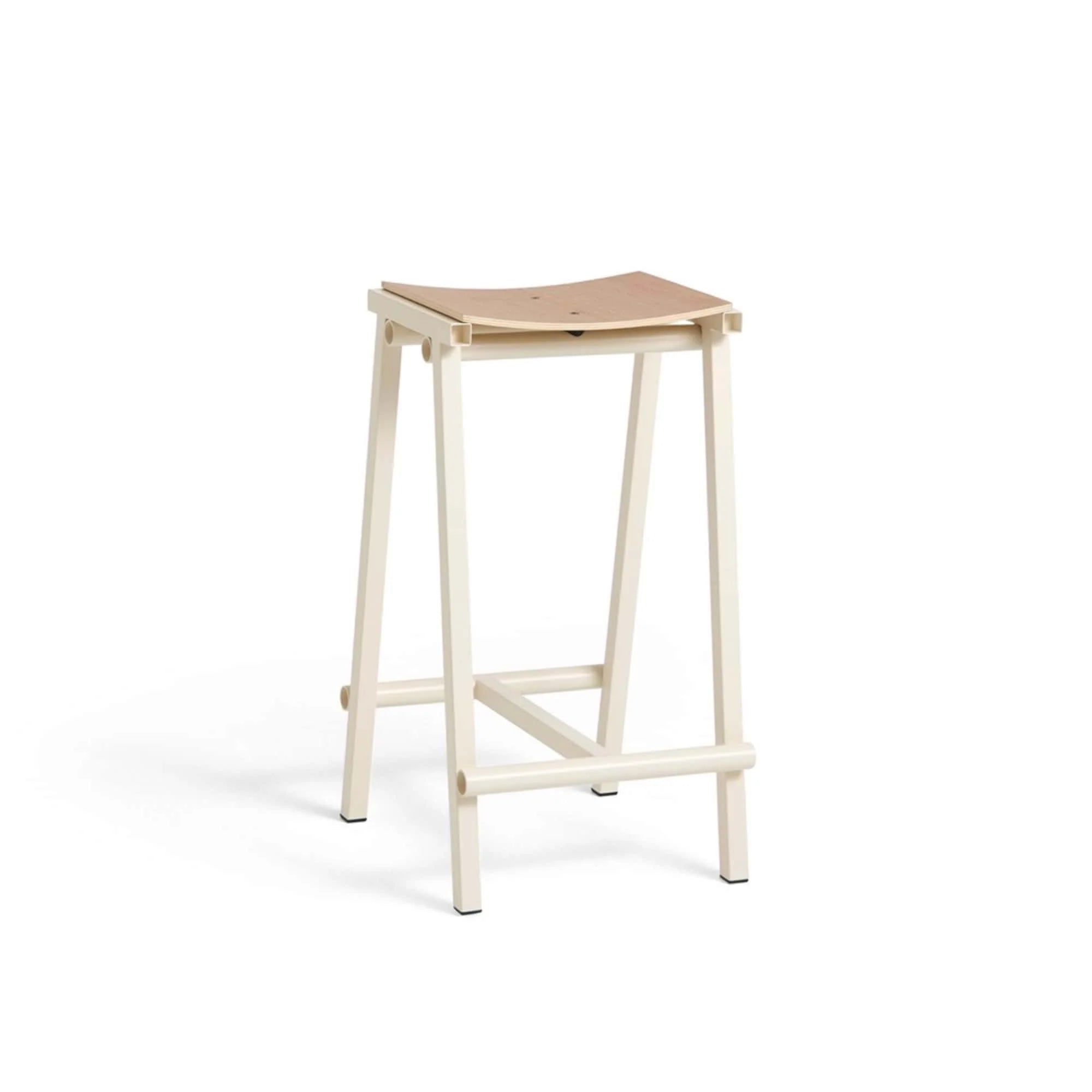 Taburete 8 counter stool. Eggshell