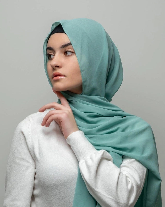 Women's Minimalist Solid Color Chiffon Scarf