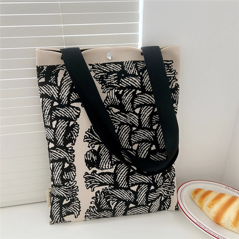 Women's Medium Knit Cartoon Flower Cute Square Lock Clasp Underarm Bag
