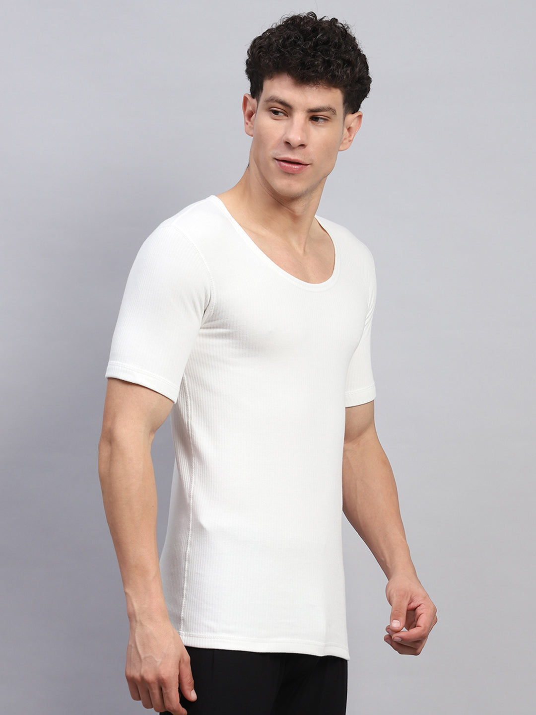 Men White Solid Round Neck Half Sleeve Thermal Vest