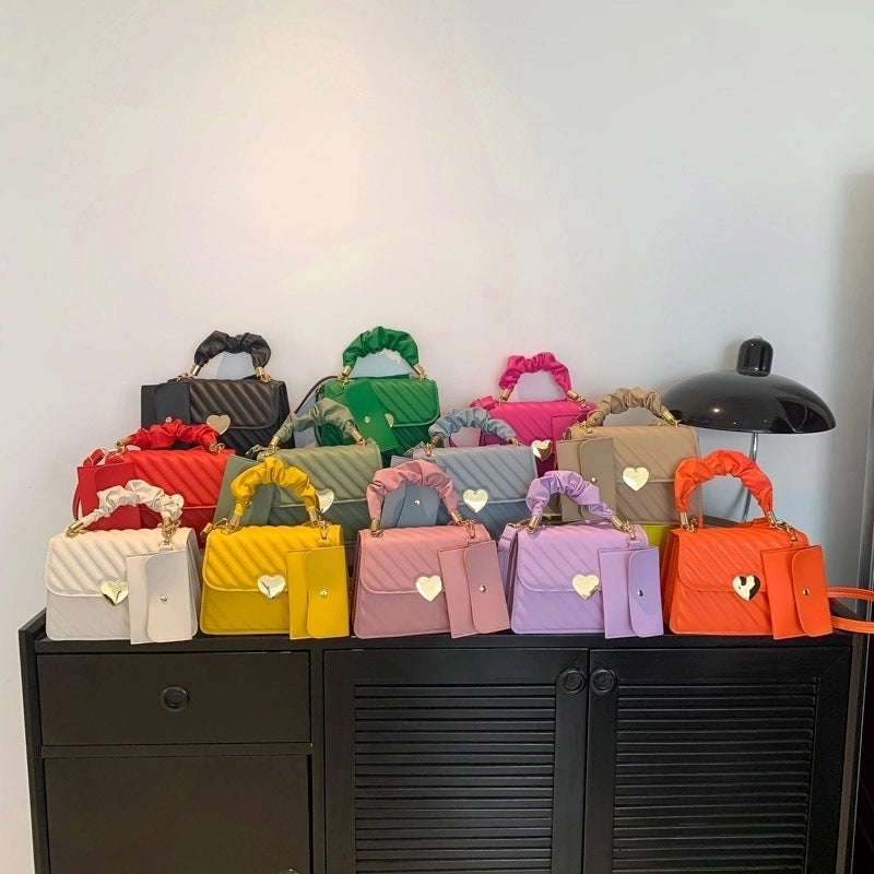 Women's Medium Pu Leather Solid Color Streetwear Magnetic Buckle Crossbody Bag