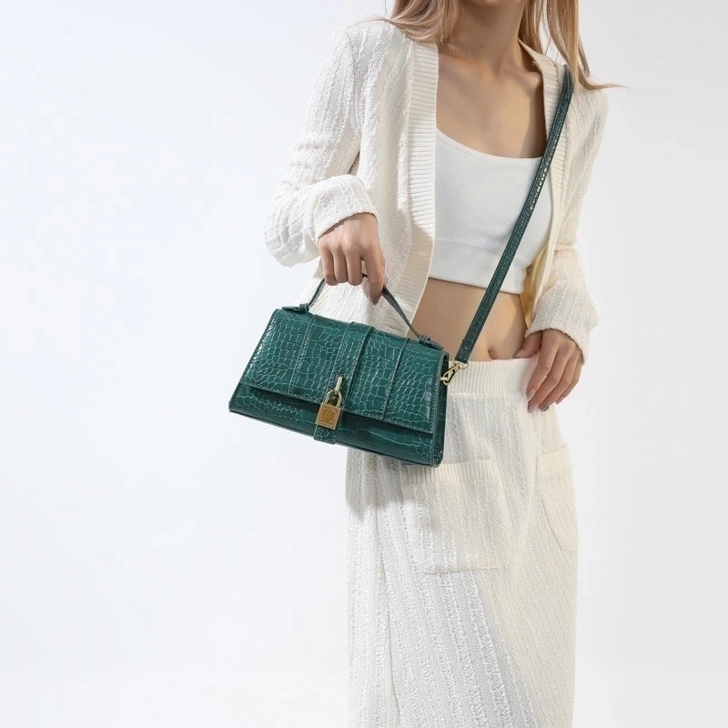 Women's Pu Leather Solid Color Punk Classic Style Streetwear Sewing Thread Square Magnetic Buckle Flip Cover Handbag